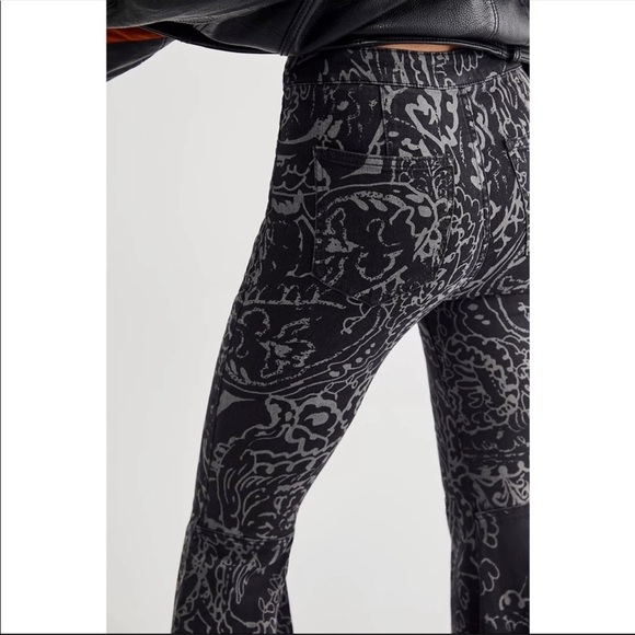 NWT Free People Just Float On Printed‎ Flare Jeans Black Paisley Discharge Sz 24 - Picture 4 of 14